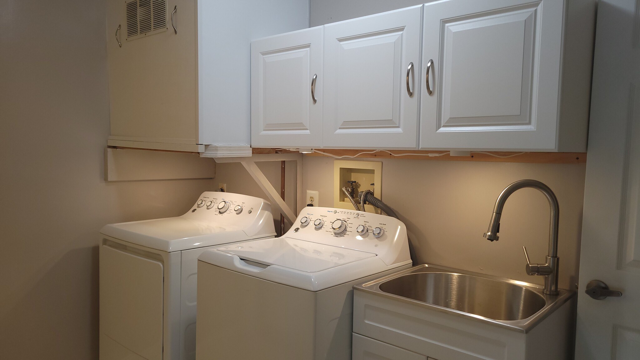 laundry room - 174A Concordia Cir