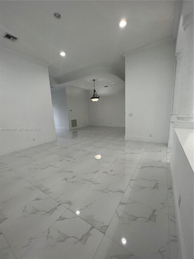 Building Photo - 6013 NW 56th Dr