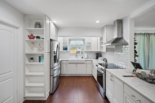Building Photo - 722 SW 25th Pl