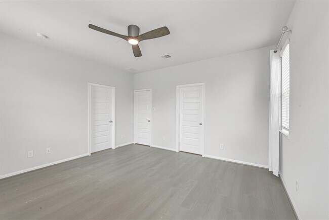 Building Photo - 1528 Lakeline Oak Dr