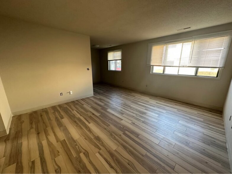 Primary Photo - 948 Boston Way