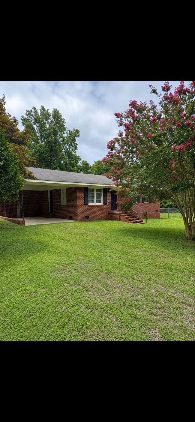 Building Photo - 2622 Red Oak Rd