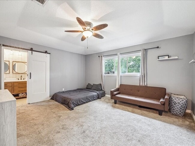 Building Photo - 6227 Creekside Ln