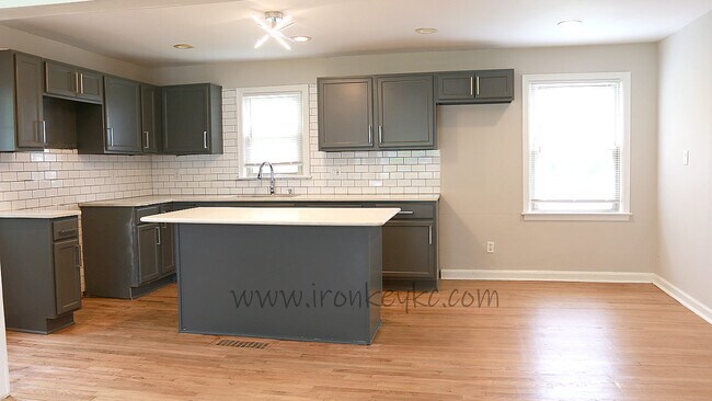 Building Photo - 3141 E Barker Cir