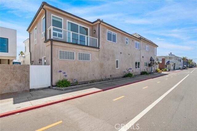 Building Photo - 6111 Seashore Dr
