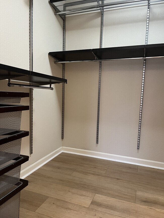 Building Photo - 1751 Barney Ave