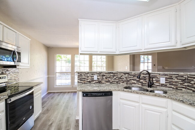 Building Photo - 5221 Tartan Cir