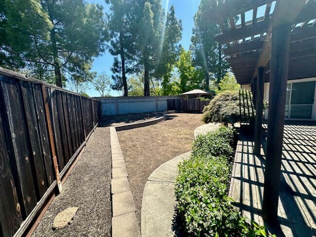 Building Photo - Beautiful 4 bedroom in Pleasanton