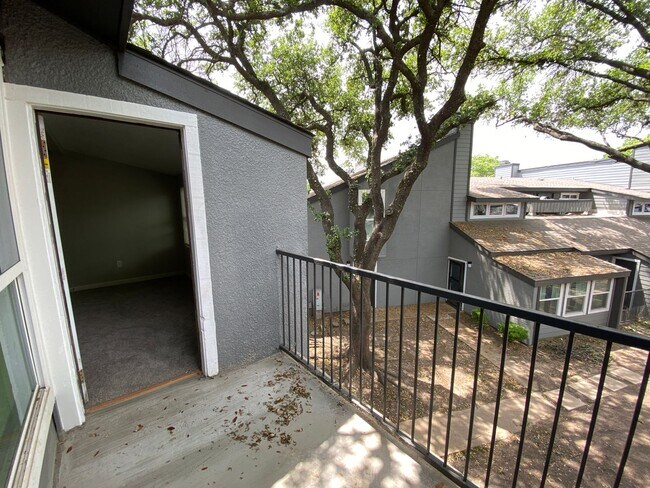 Building Photo - 1 bed 1 bath unit for rent in Dallas!