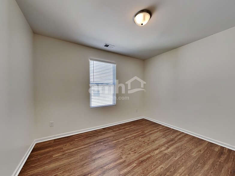 Building Photo - 136 Orion Way