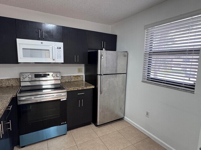 Building Photo - 9968 Nob Hill Ln