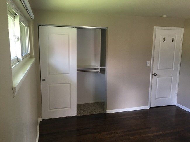 Building Photo - Rambler with Basement
