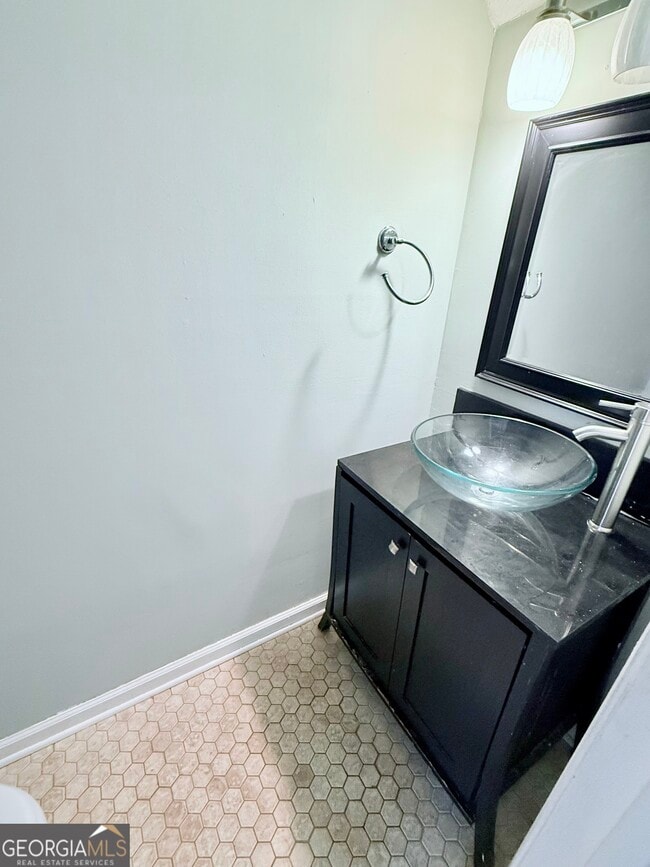 Building Photo - 420 Bainbridge Dr