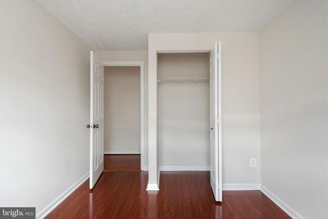 Building Photo - 6324 Lightburn Ct