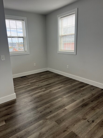 Building Photo - 369 Haverhill St