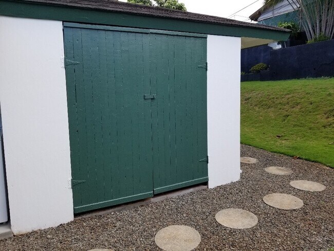 Building Photo - NEWLY RENOVATED -2 Bed, 2 Bath, 2 Parking Duplex in Aiea- UTILITIES INCLUDED!!