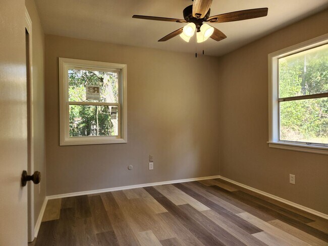 Building Photo - Charming 3-bedroom, 1-bathroom home on a half acre lot on the Southside!