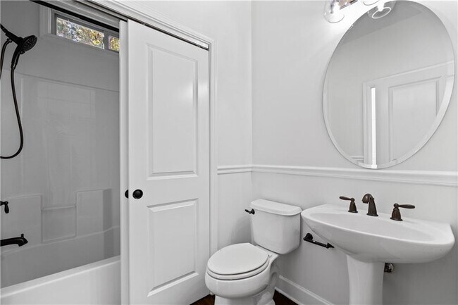 Building Photo - 6440 Century Park Pl SE