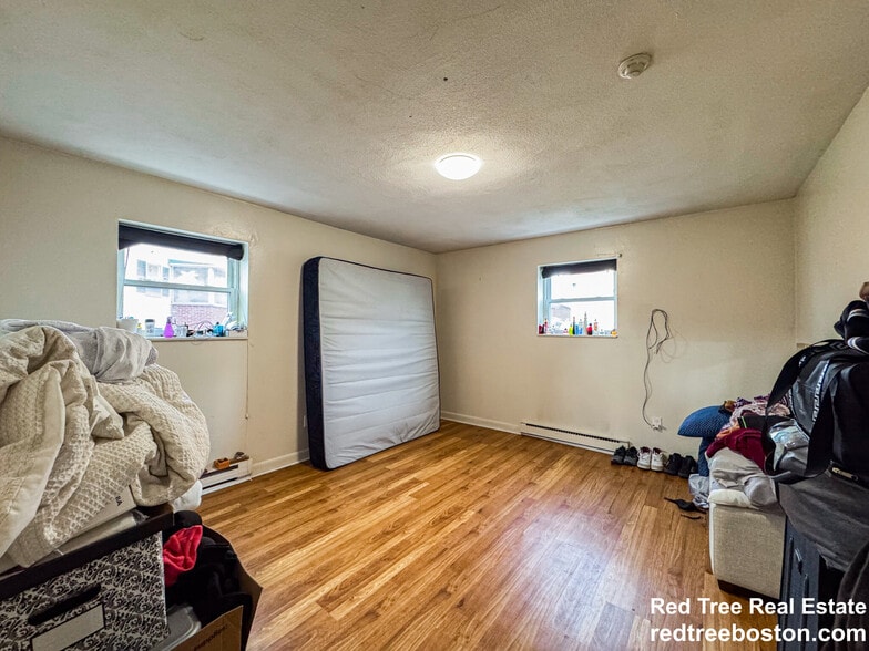 Building Photo - 11 Hodges Ave