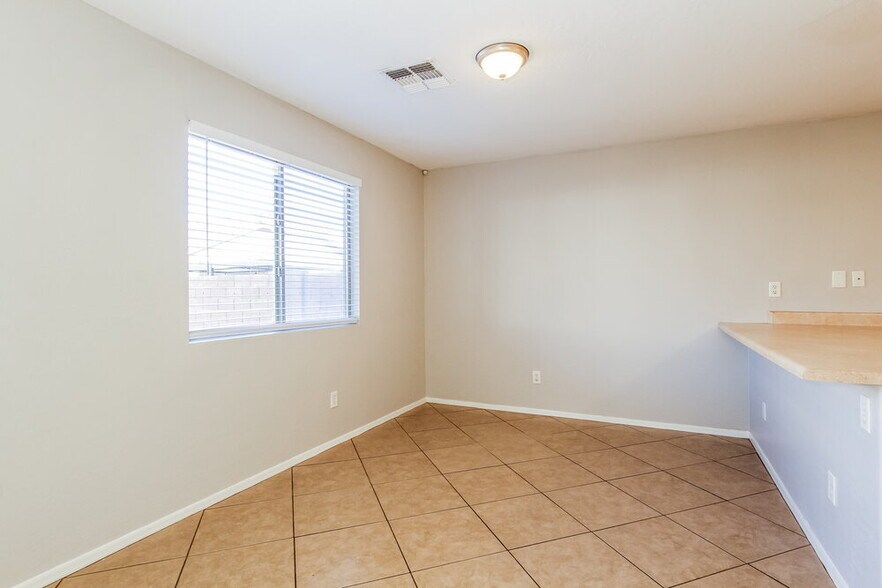 Building Photo - 12938 W Fleetwood Ln