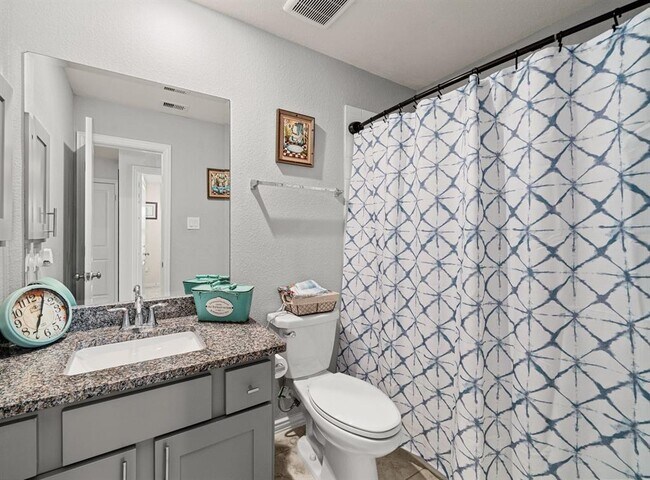 Building Photo - 5003 Lehman Oaks Dr