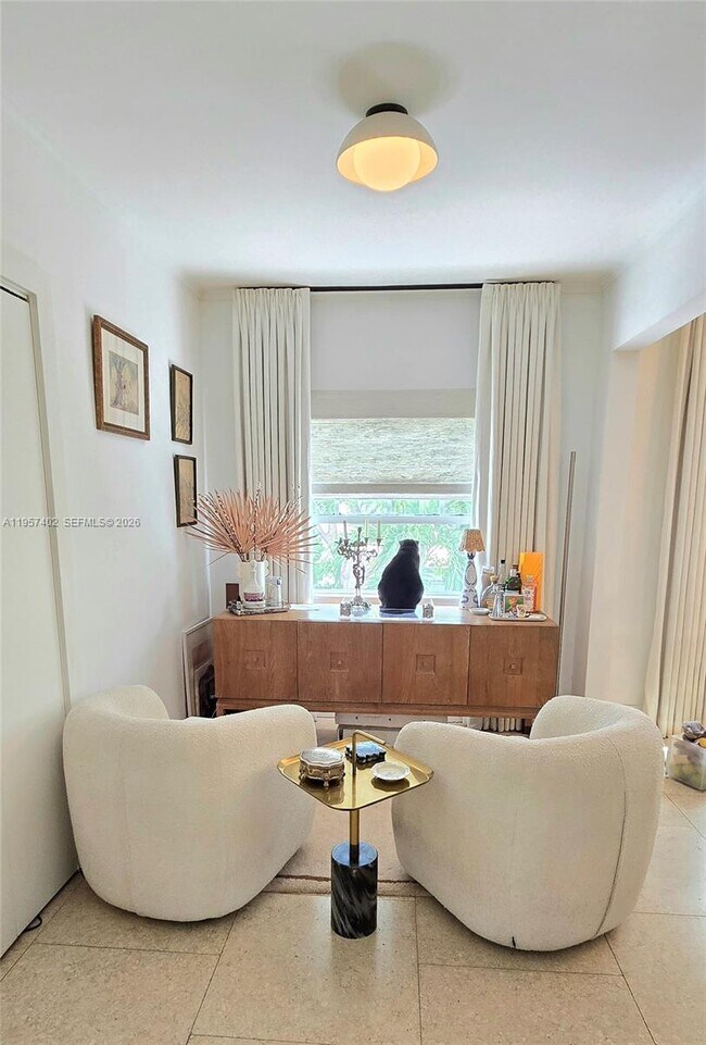 Building Photo - 932 15th St