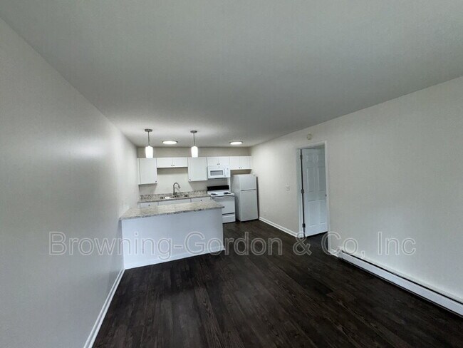 Building Photo - 2601 Hillsboro Pike
