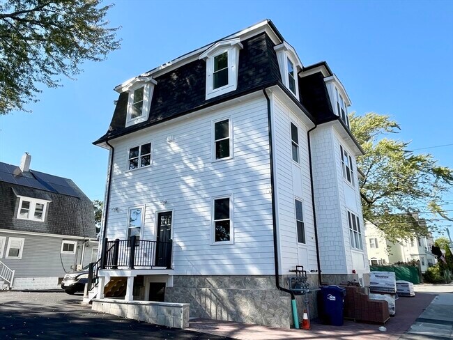 Building Photo - 116 Evans St