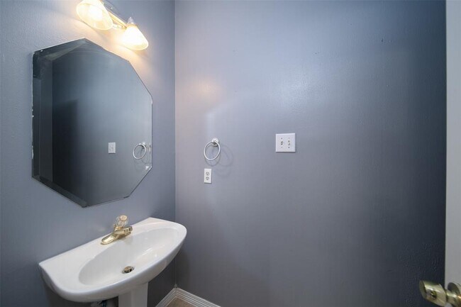 Building Photo - 4102 Magnolia Ln