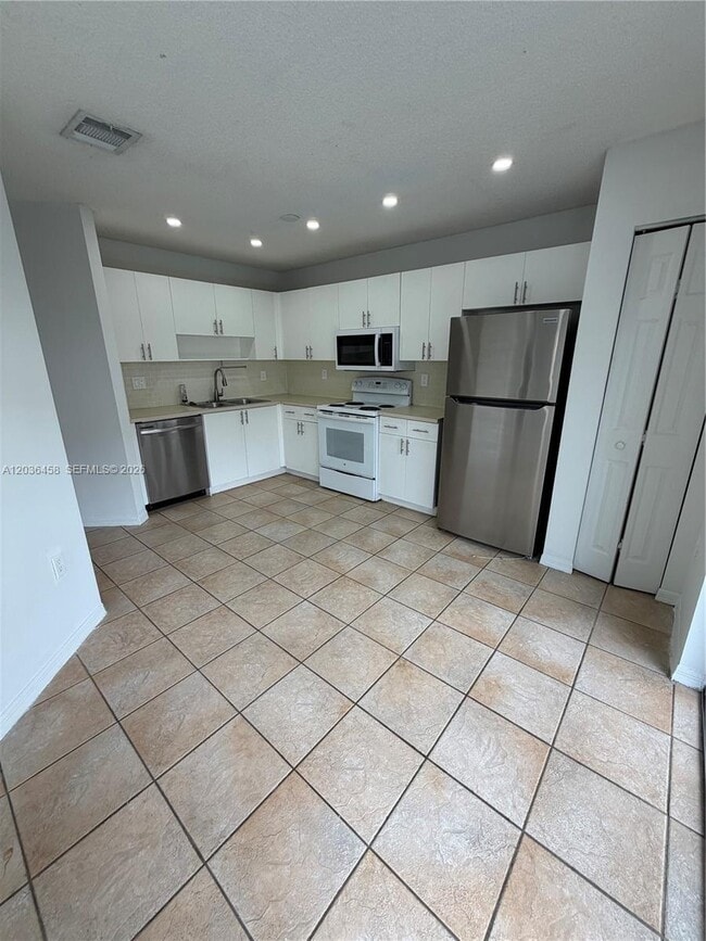 Building Photo - 7455 SW 162nd Pl