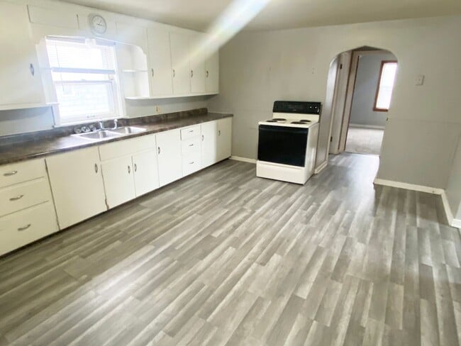 Building Photo - 1704 Merrill Ave