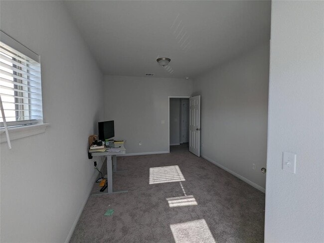 Building Photo - 105 Durmont Pass