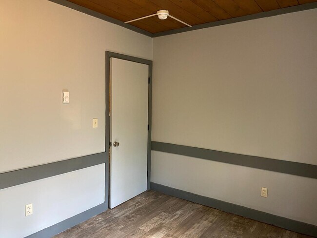 Building Photo - 95 Hall Ave