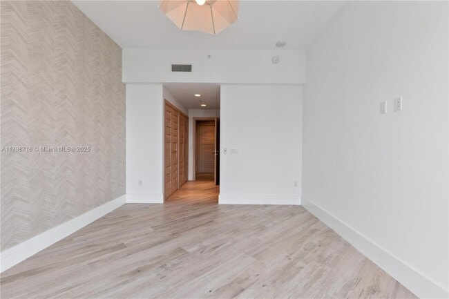 Building Photo - 17301 Biscayne Blvd