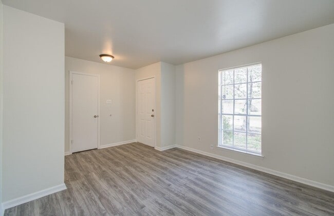 Building Photo - 15611 La Casa Ln