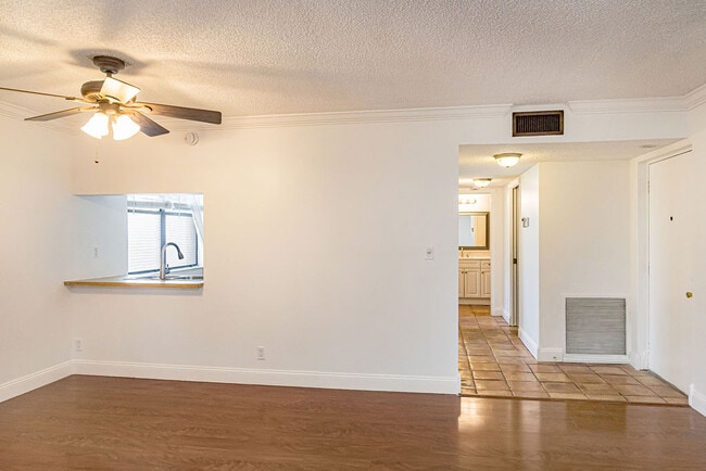 Building Photo - 2455 Lindell Blvd