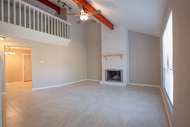 Building Photo - 16042 Bear Hill Dr