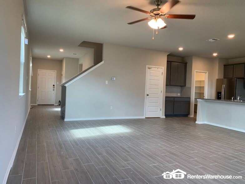 Building Photo - 252 Kinsley Wy