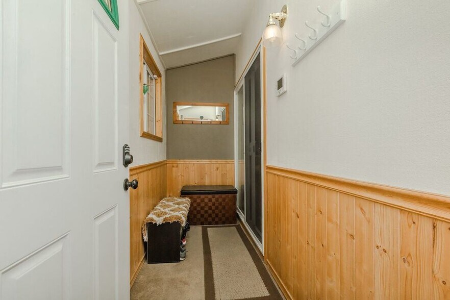 Entry Room - 14234 Glacier View Dr