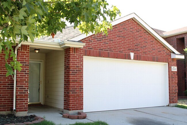 Building Photo - 5820 Show Master Ln