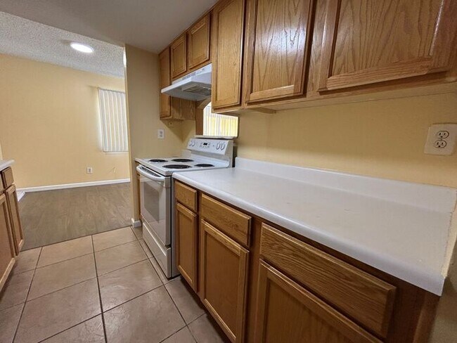 Building Photo - 4204 S 47th St