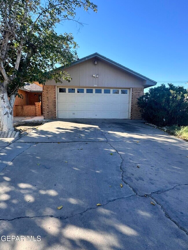 Building Photo - 386 McCune Rd