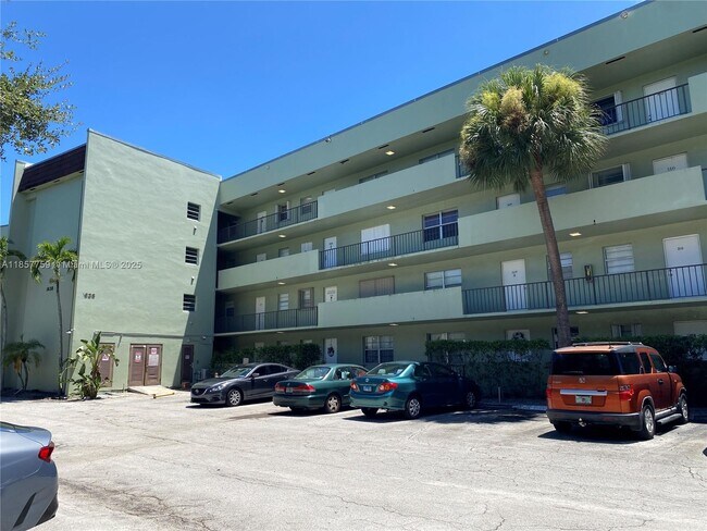Building Photo - 1638 Embassy Dr
