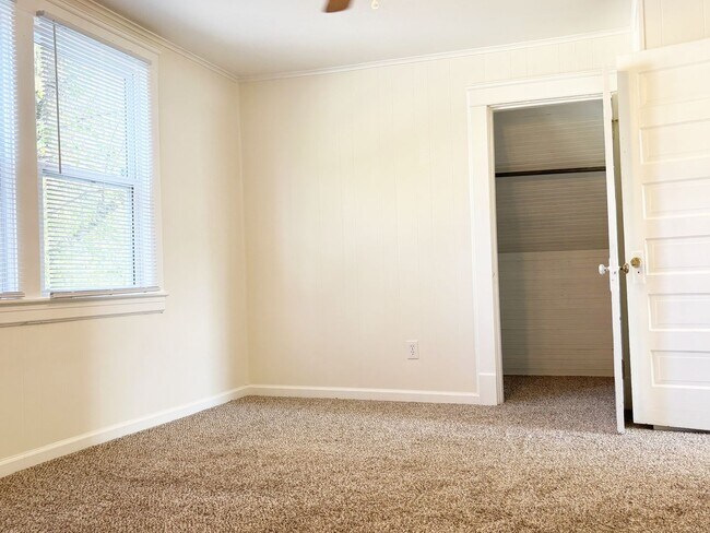 Building Photo - Alcoa 37701 - 3 bedroom 2 bath - call Jere...