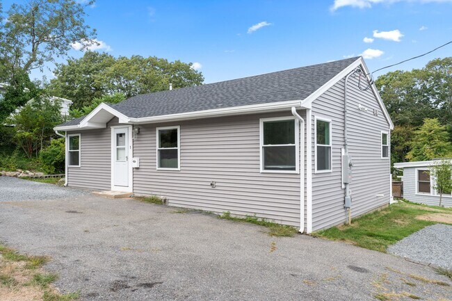 Building Photo - Newly renovated Winter Rental between Long Beach and Good Harbor!
