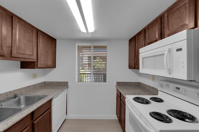 Building Photo - 4921 Indian River Dr