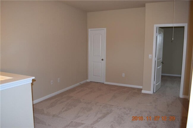 Building Photo - 313 N Heatherwilde Blvd