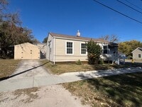 Building Photo - Cute 2 bedroom 1 bath Available Now!