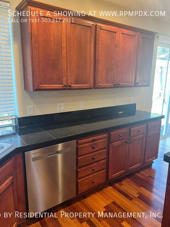 Building Photo - 15355 SW Greenfield Dr