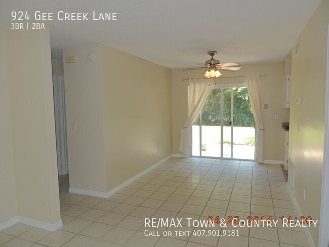 Building Photo - 924 Gee Creek Ln